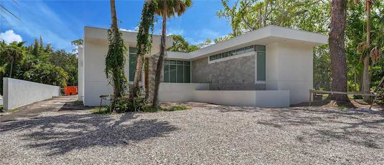 4526 Bay Shore Rd Sarasota, FL 34234