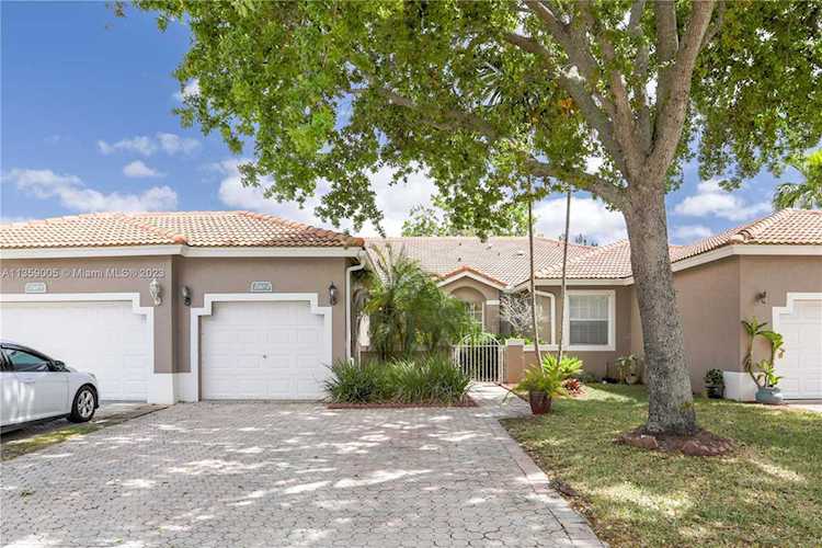 2740 E Aragon Blvd #2 Sunrise, FL 33313