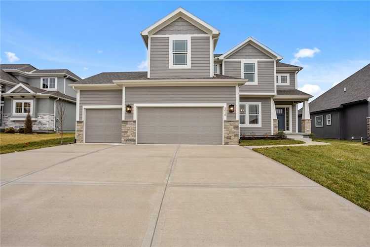 2018 SW Farm Field Ln Lee's Summit, MO 64082