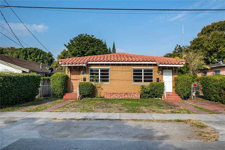 520 NW 25th Ave Miami, FL 33125