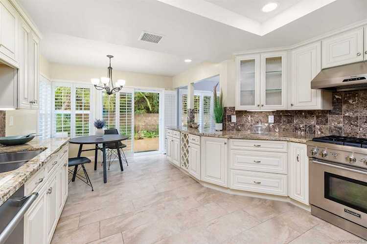 1203 Via Apuesto San Marcos, CA 92078