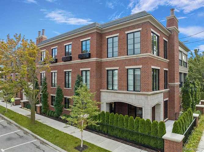420 E Frank St #101 Birmingham, MI 48009