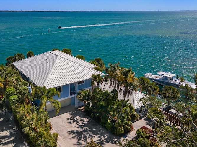 876 Tarawitt Dr Longboat Key, FL 34228
