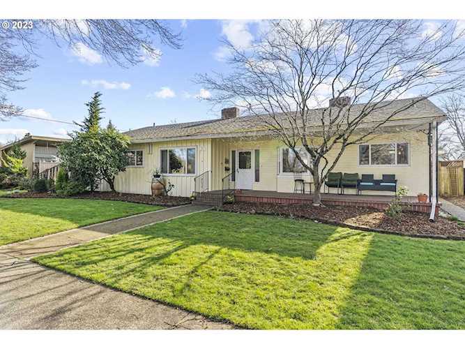 1016 Kessler BLVD Longview, WA 98632