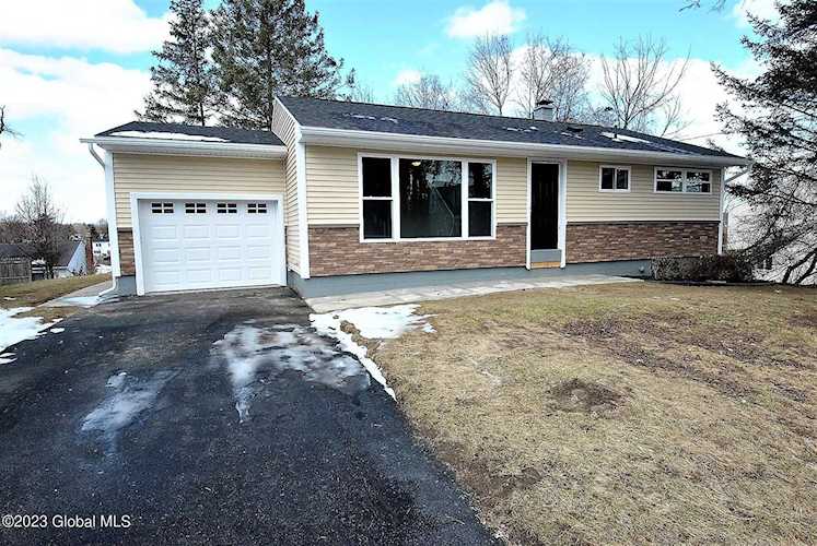 5 Grapevine Place Latham, NY 12110