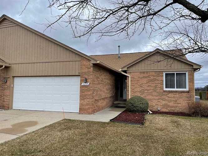 16735 Kyla Dr Clinton Twp, MI 48038 condo for sale, MLS#20230019796 | Dwellings Michigan Real Estate Photo 1