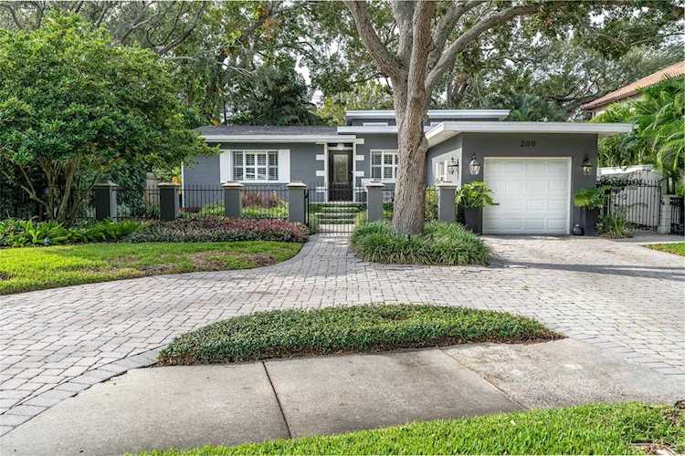 209 Bandera WAY NE St. Petersburg, FL 33704