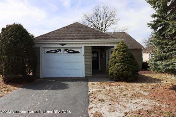 5 Wycombe Way Manchester, NJ 08759