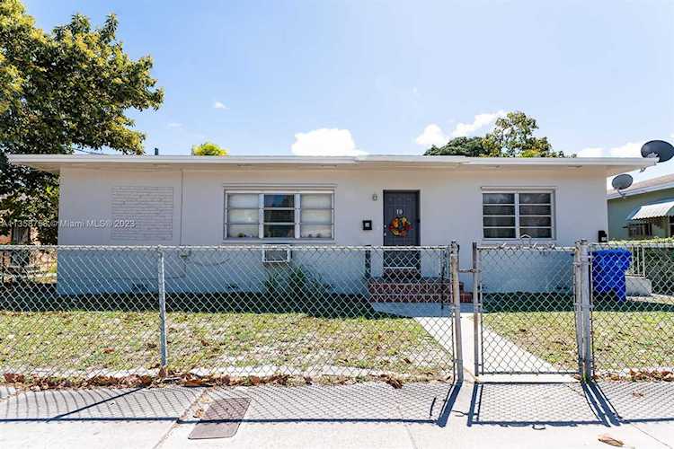 10 NW 68th Ter Miami, FL 33150