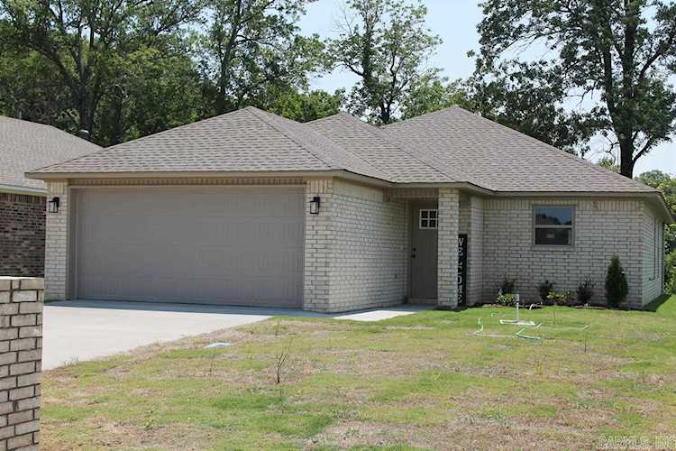 5731 Brookshire Dr Jonesboro, AR 72401