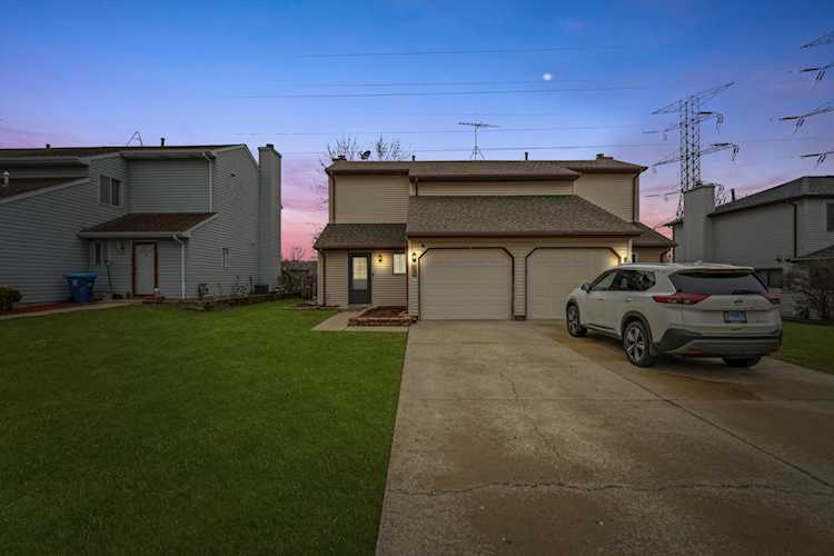990 Autumn Ln Aurora, IL 60505