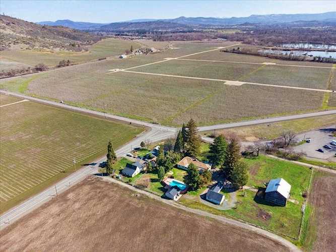 9445 Table Rock Rd Central Point, OR 97502