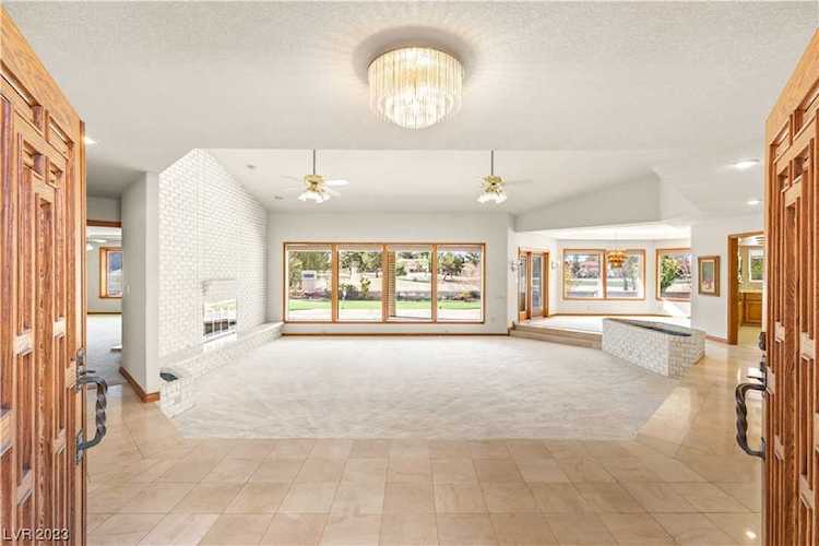18 Sawgrass Ct Las Vegas, NV 89113