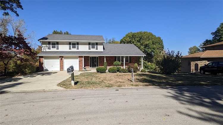 6613 NW Melody Ln E Parkville, MO 64152