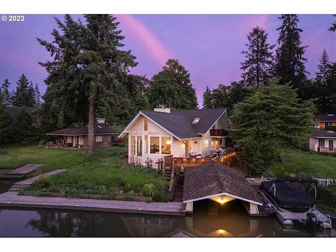 26 Walden Is Silver Lake, WA 98645