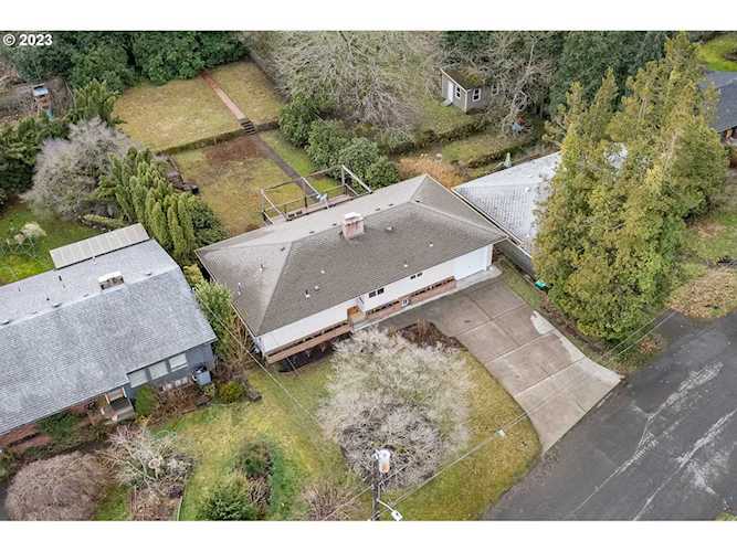 5758 NE Emerson ST Portland, OR 97218
