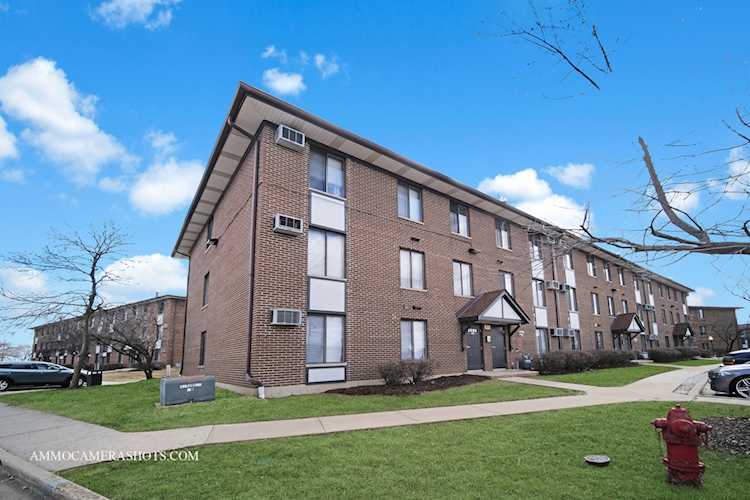 153 Gregory St #14-6 Aurora, IL 60504