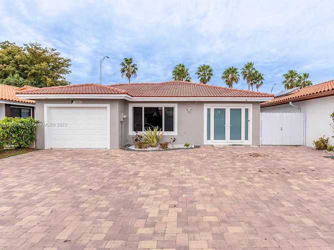 1210 SW 136th Pl Miami, FL 33184