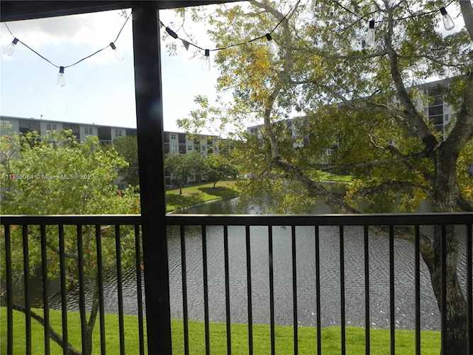 2228 N Cypress Bend Dr #307 Pompano Beach, FL 33069