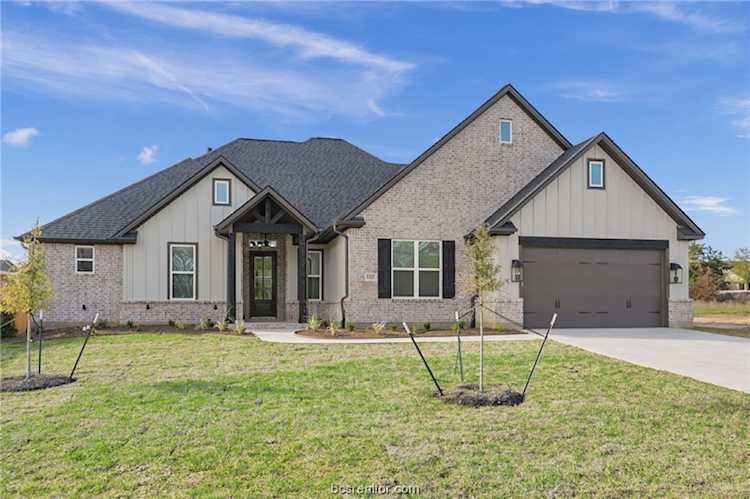 3321 Stoneleigh Rd Bryan, TX 77808