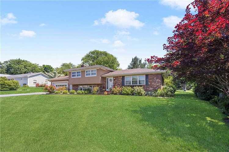 48 Ward Ave Middletown, RI 02842