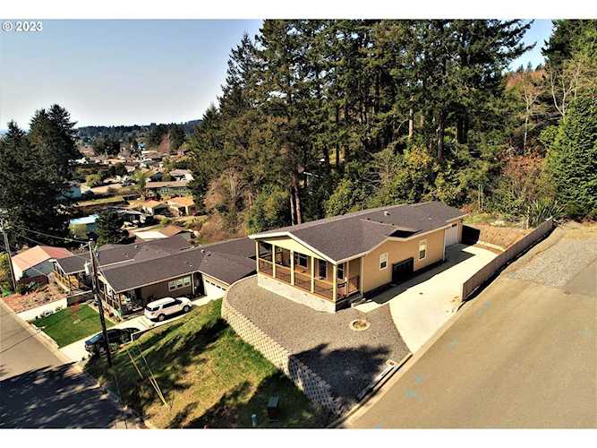 98135 E Hoffeldt LN Brookings, OR 97415