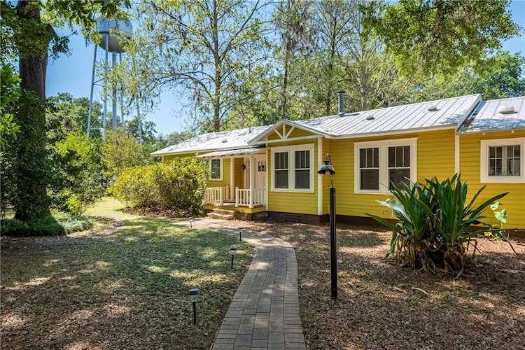 202 NW 5th St Micanopy, FL 32667