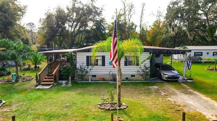1413 NW 8th Trl Lake Panasoffkee, FL 33538
