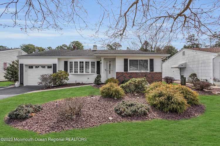 24 Millbrook Dr Toms River, NJ 08757
