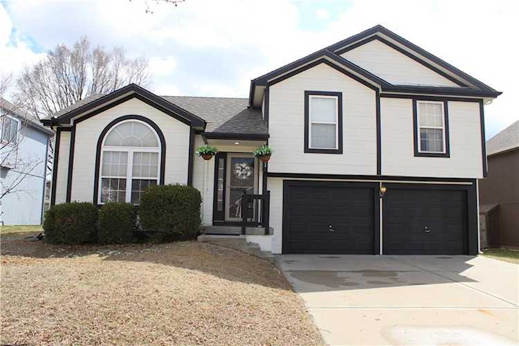 8211 NE 97th Terrace Kansas City, MO 64157