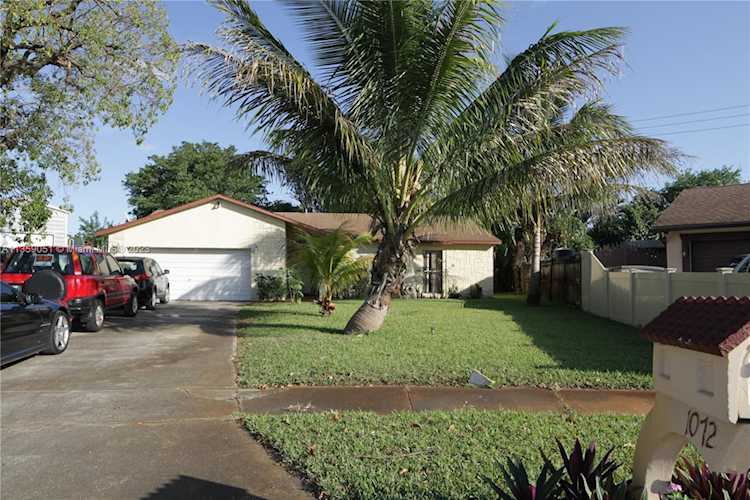 1072 Fernlea Dr West Palm Beach, FL 33417