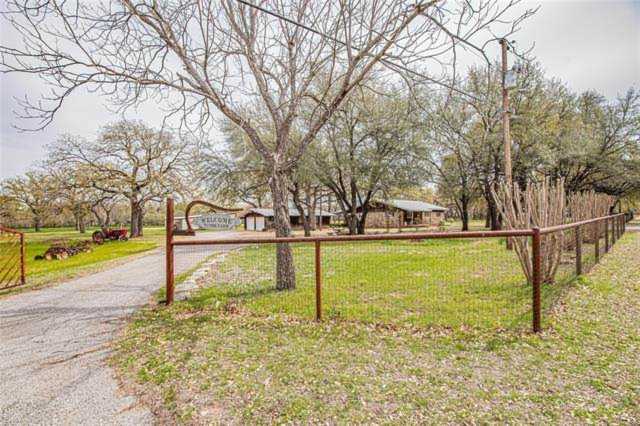 611 Davis Road Granbury, TX 76049