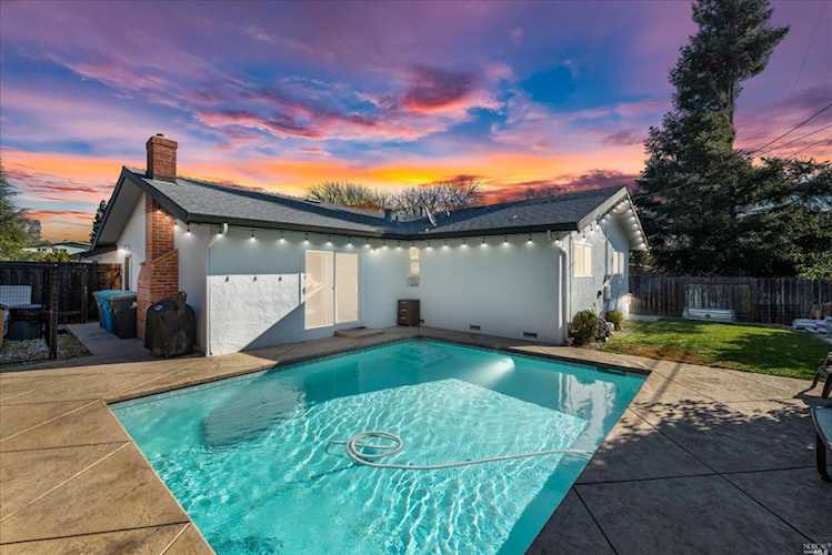 567 Westwood Court Vacaville, CA 95688