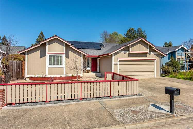 2261 Coventry Court Santa Rosa, CA 95401
