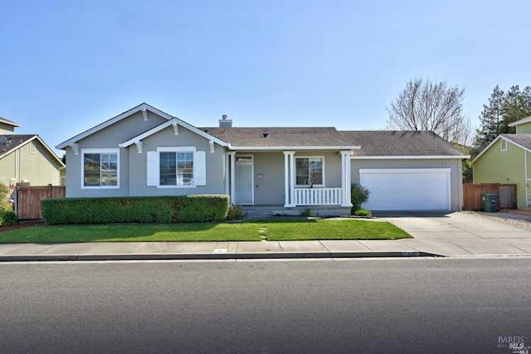 1918 Goldpan Way Santa Rosa, CA 95407