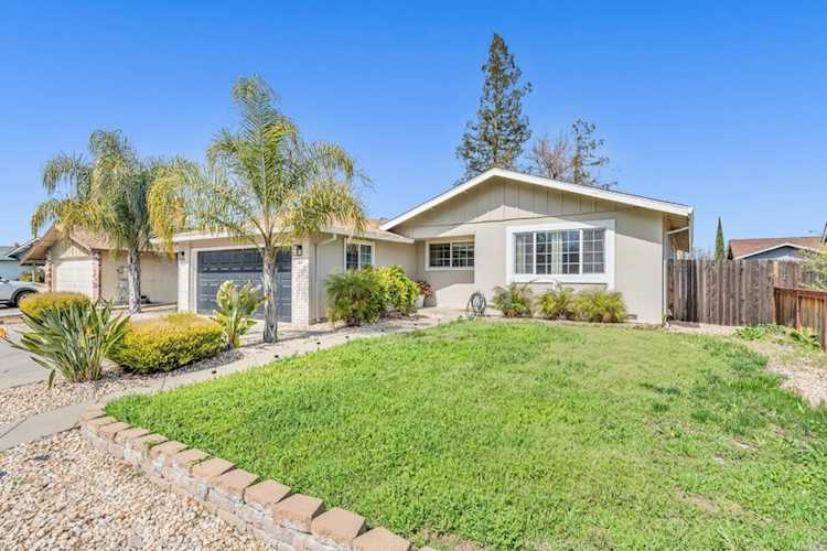 160 Clark Way Vacaville, CA 95687