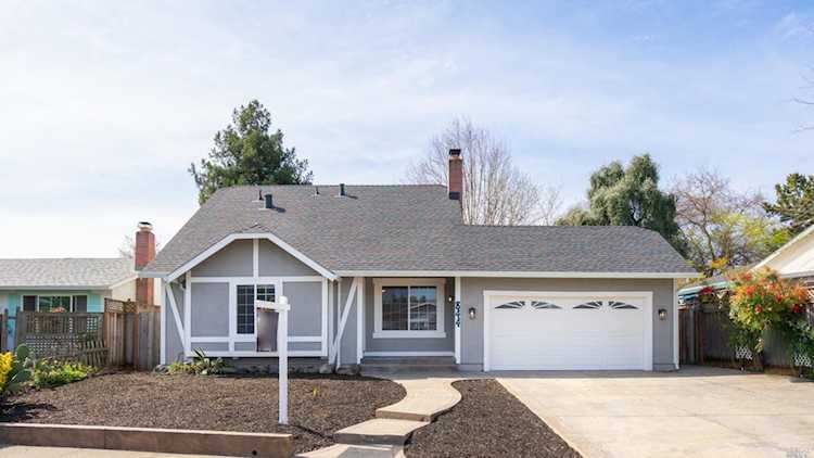844 Daniel Drive Petaluma, CA 94954