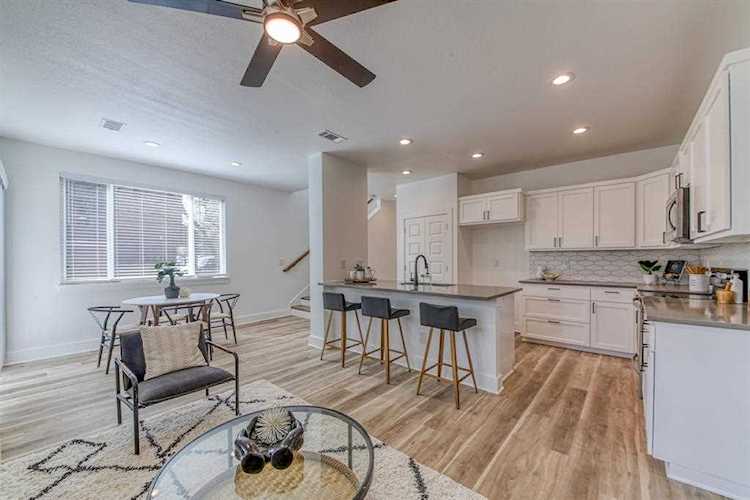 518 Palmer DR Point Venture, TX 78645