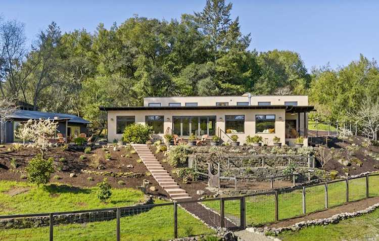 1100 W Sexton Road Sebastopol, CA 95472