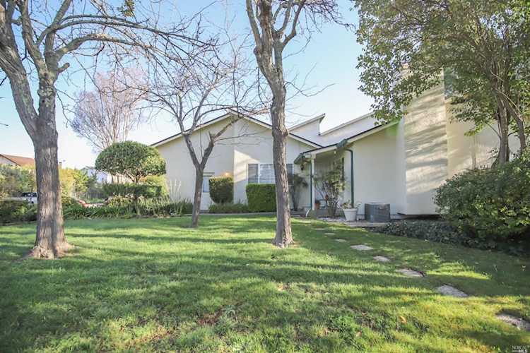 3500 Larchmont Drive Fairfield, CA 94534