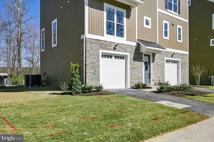 827 Cedar Ave Essex, MD 21221