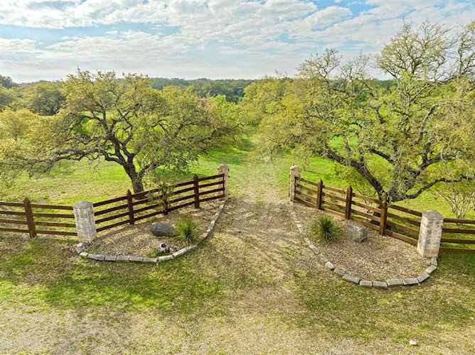 415 E Bartlett DR Buda, TX 78610