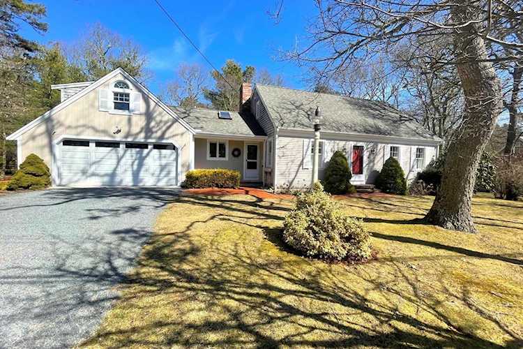 84 Newport Ln Osterville, MA 02655