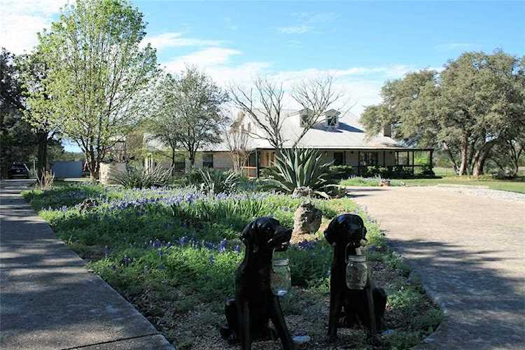2025 Wayside DR Wimberley, TX 78676