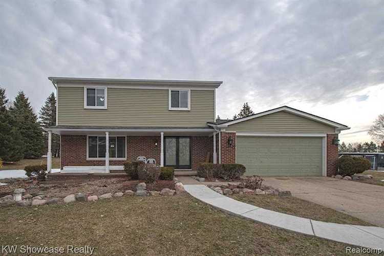 4040 Taggett Lake Dr Highland Twp, MI 48357