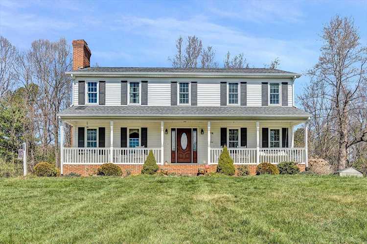 3163 Nace Fincastle, VA 24090