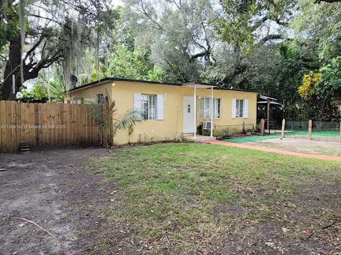 3870 Charles Terr Miami, FL 33133