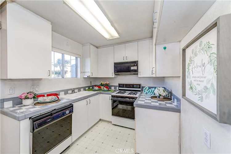 102 S Manhattan Place #104 Los Angeles, CA 90004