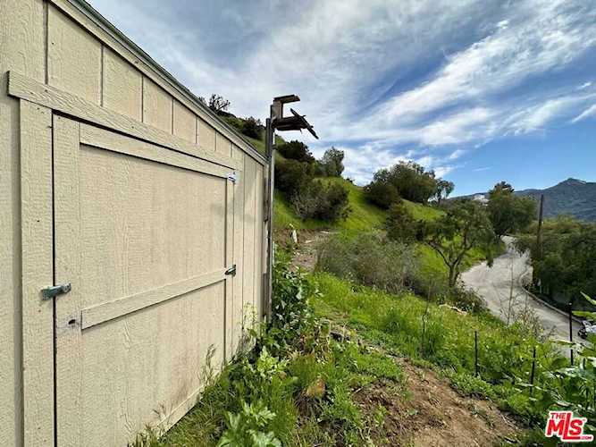 2750 Topanga Skyline Dr Topanga, CA 90290