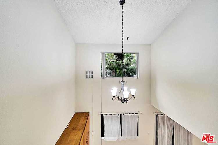 961 S Manhattan Place #3 Los Angeles, CA 90019 | MLS 23230325 Photo 1